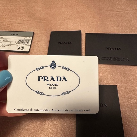 Beautiful Authentic Prada Purse - Saffiano Bianco - Picture 9 of 12